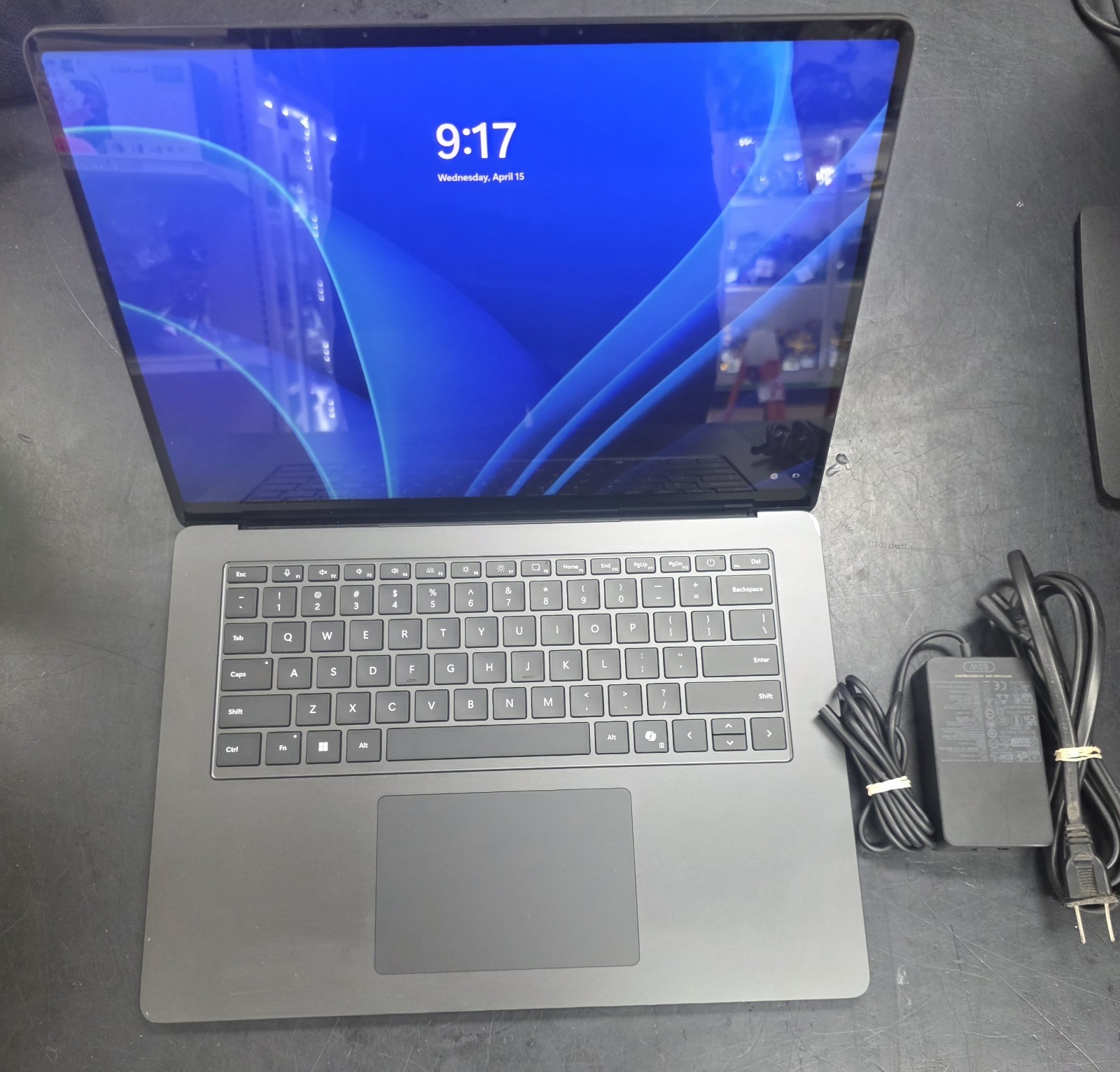 Microsoft Surface Laptop 7 Model 2037 Snapdragon X 16GB 12-Core 3.4GHz 500gb