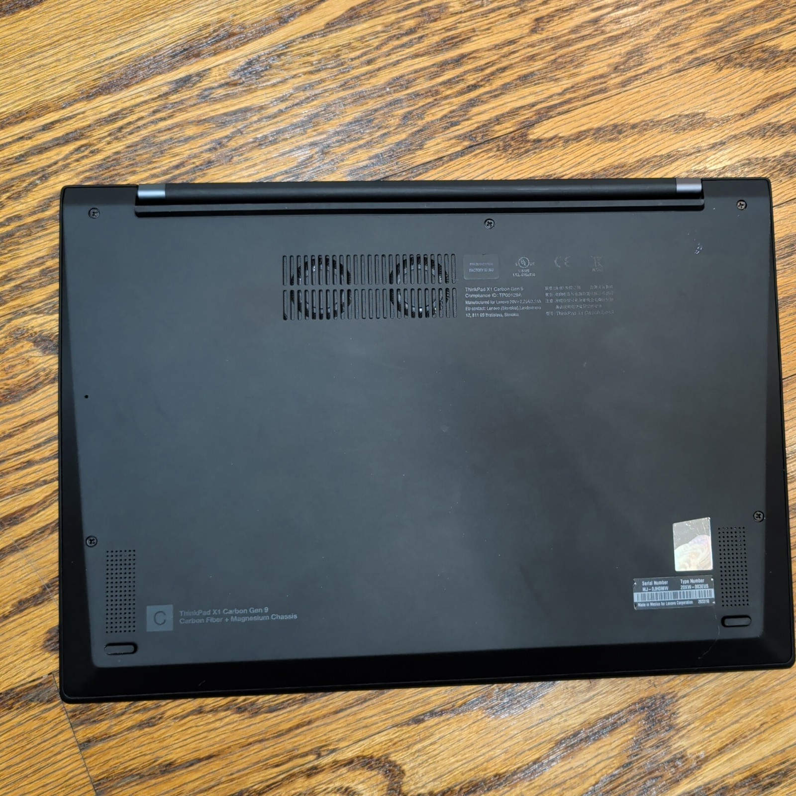 Lenovo ThinkPad X1 Carbon Gen 9 14″ (256GB SSD, Intel Core i5 11th Gen. 8GB RAM)