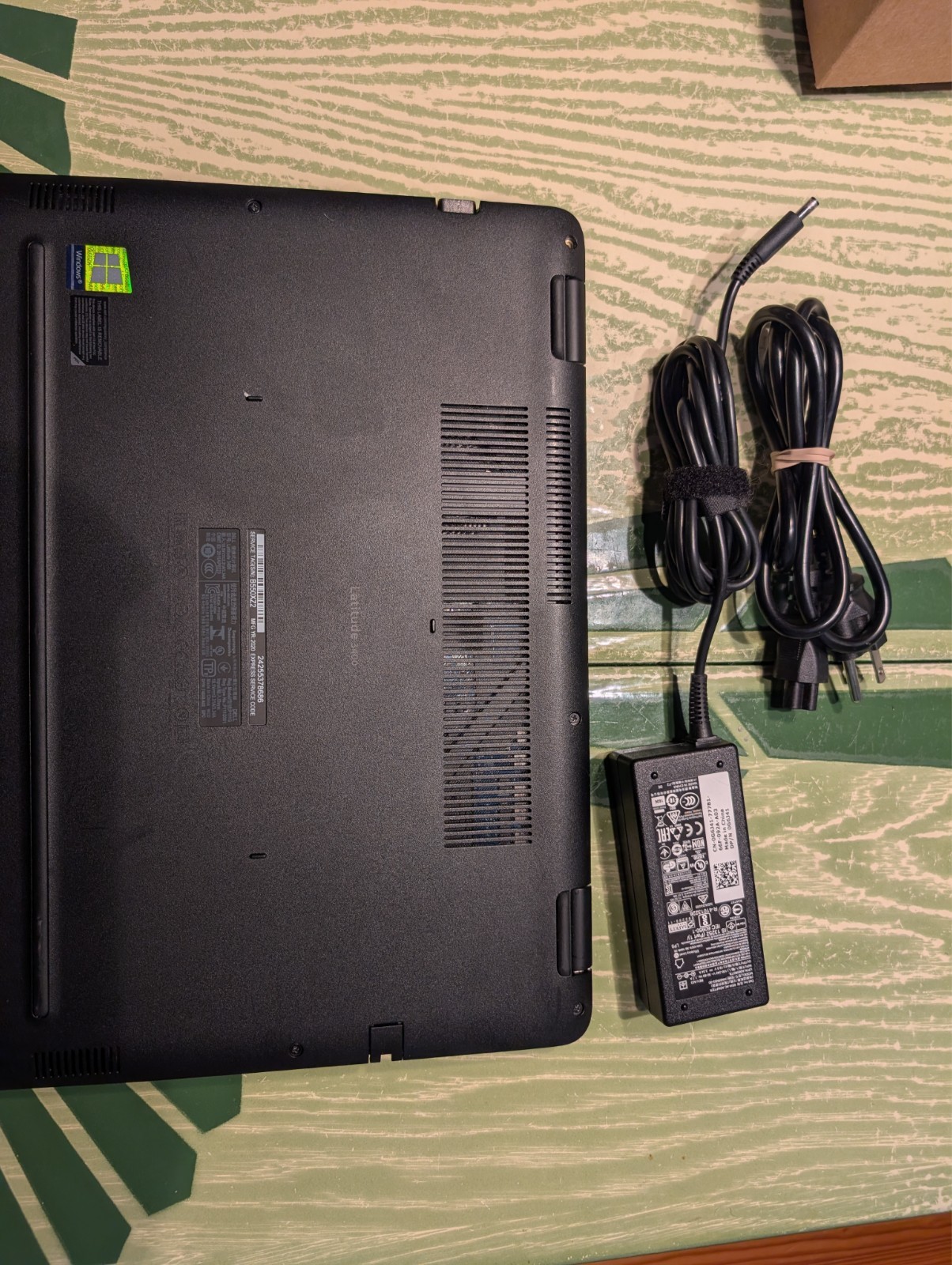 Dell Latitude 3400 Laptop,i5-8265U, 8GB DDR4, 256GB NVMe, Win11 Pro, 65W Charger
