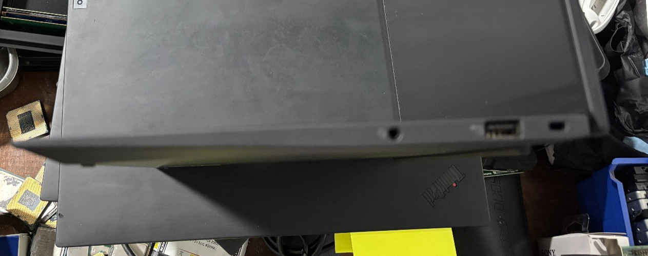 Lenovo ThinkPad X1 Carbon Gen 10 14″ i7-1270P 2.2GHz 16GB RAM 512GB NVME