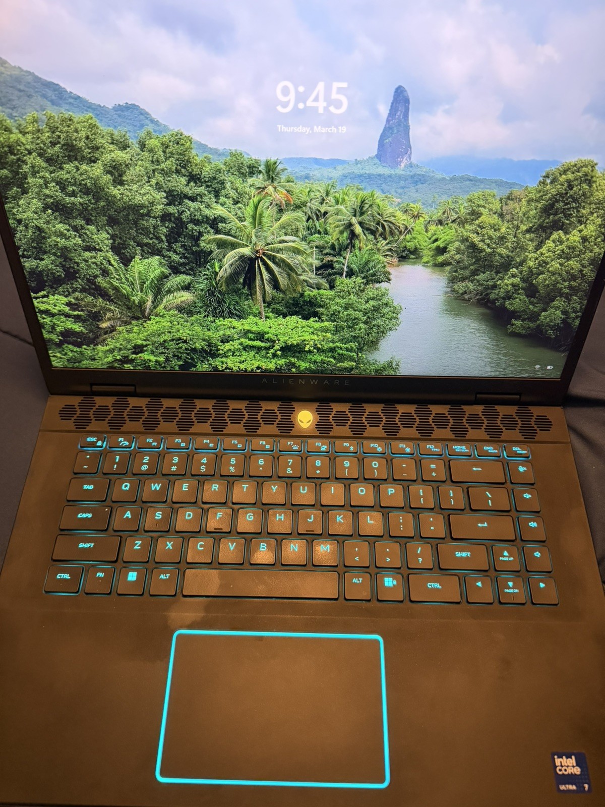 Dell Alienware M16 R2 Ultra 7 155H WQXGA GeForce RTX 4070 16GB 1TB SSD Win-11