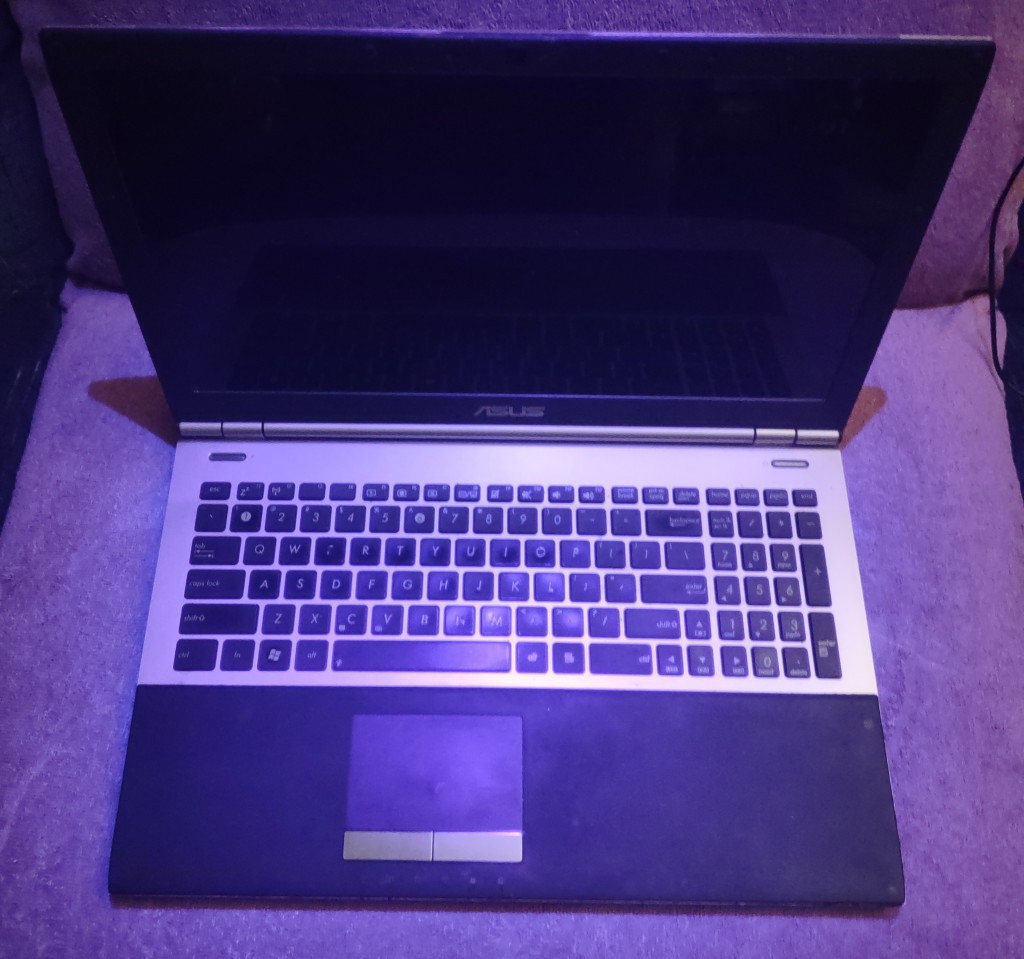 ASUS-U56E i5-2450M Laptop 672GB-HDD 8GB-RAM DVD-RW 1xHDMI 3xUSB Web-Cam GB-Ether