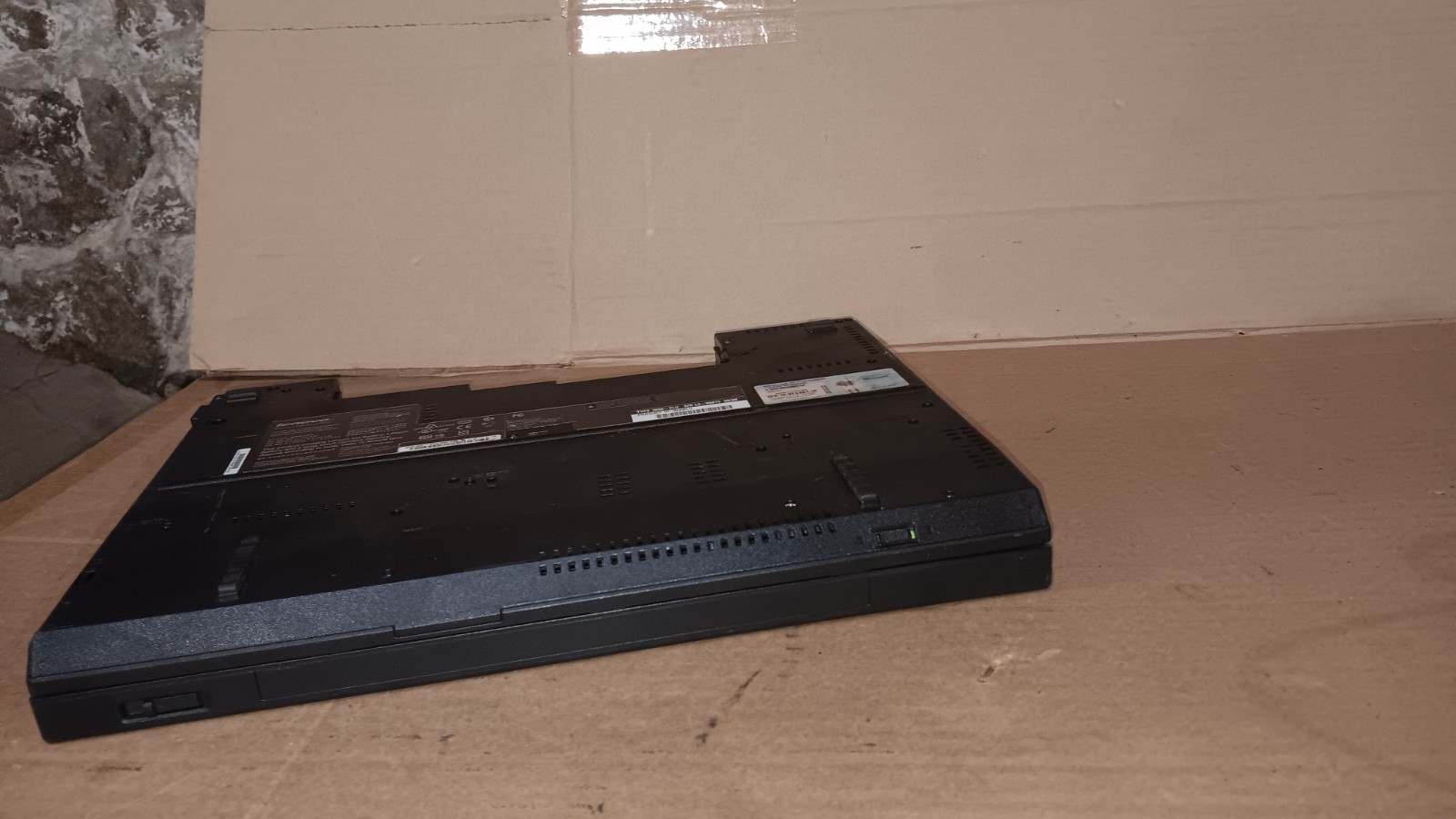 IBM Lenovo ThinkPad R61i Laptop Intel Dual core @ 1.60 GHz 15.4″ LCD Screen DVD