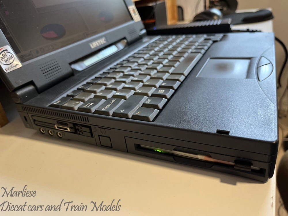 Lifetec LT-9886 Laptop 98MB RAM 3.2GB HDD Win 98 W/ Ethernet & Modem PCMCIA_Rare