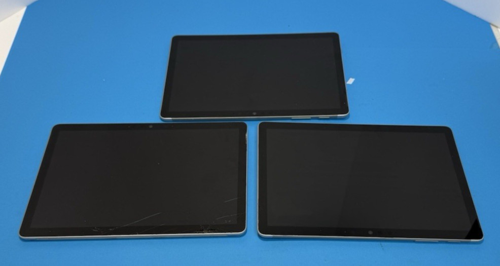 LOT OF 3 Microsoft Surface Go 2 10.5″ (Model 1926) 128gb AS IS NOT WORKING