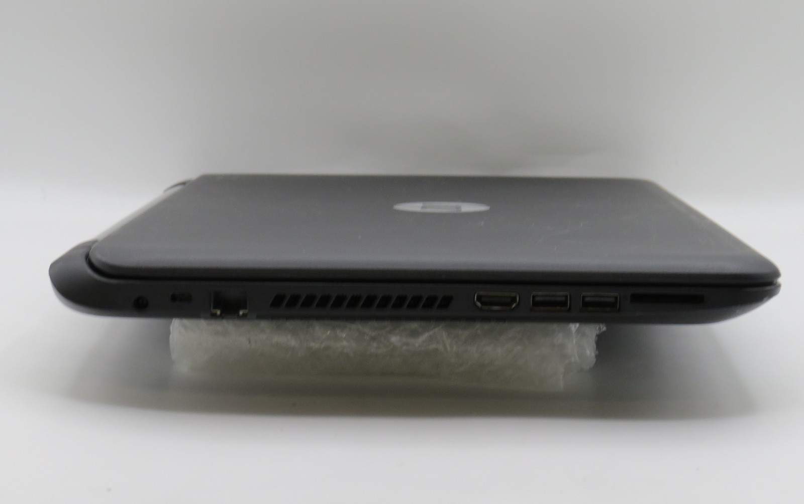 HP 15-f100dx | AMD A8-6410 @ 2GHz | 6GB DDR3 | 256GB SSD | 15″ | No OS