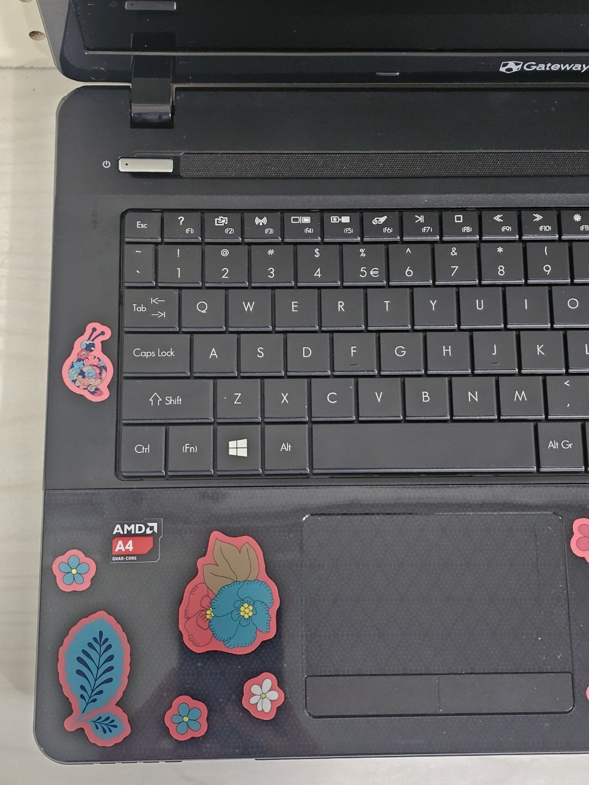 Gateway EG70 Laptop – 8GB RAM – 250GB HDD – WON’T POWER ON – BAD BATT – NO OS