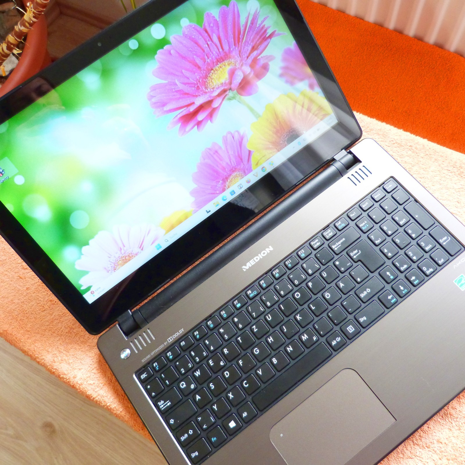 Medion E6240T 15″ TOUCH Widescreen l Windows 11 SSD I DOLBY SOUND I HDMI
