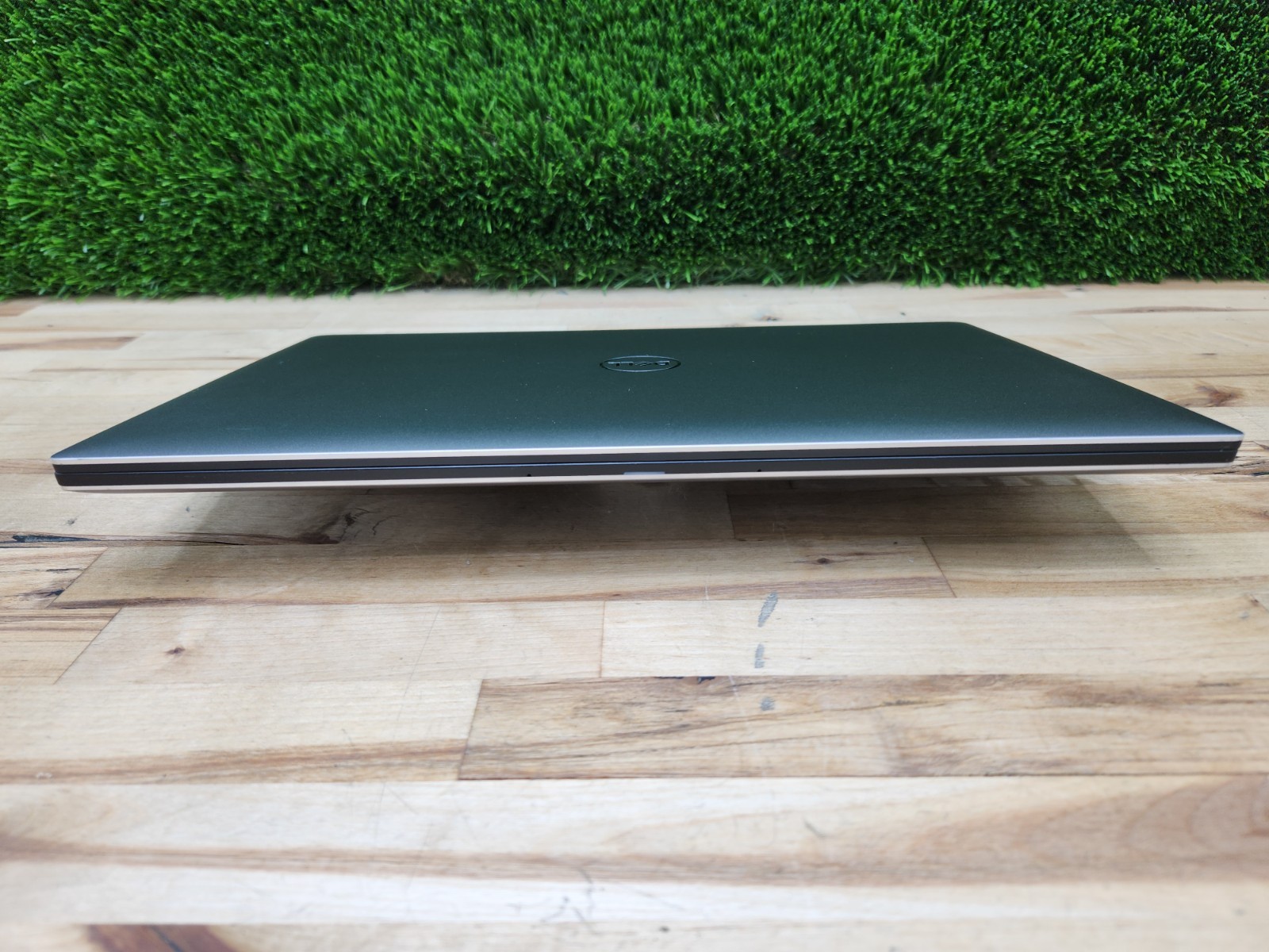 Dell Precision 5540 15.6″ 4K Touchscreen E-2276M 16GB 512GB SSD Quadro T2000 ~