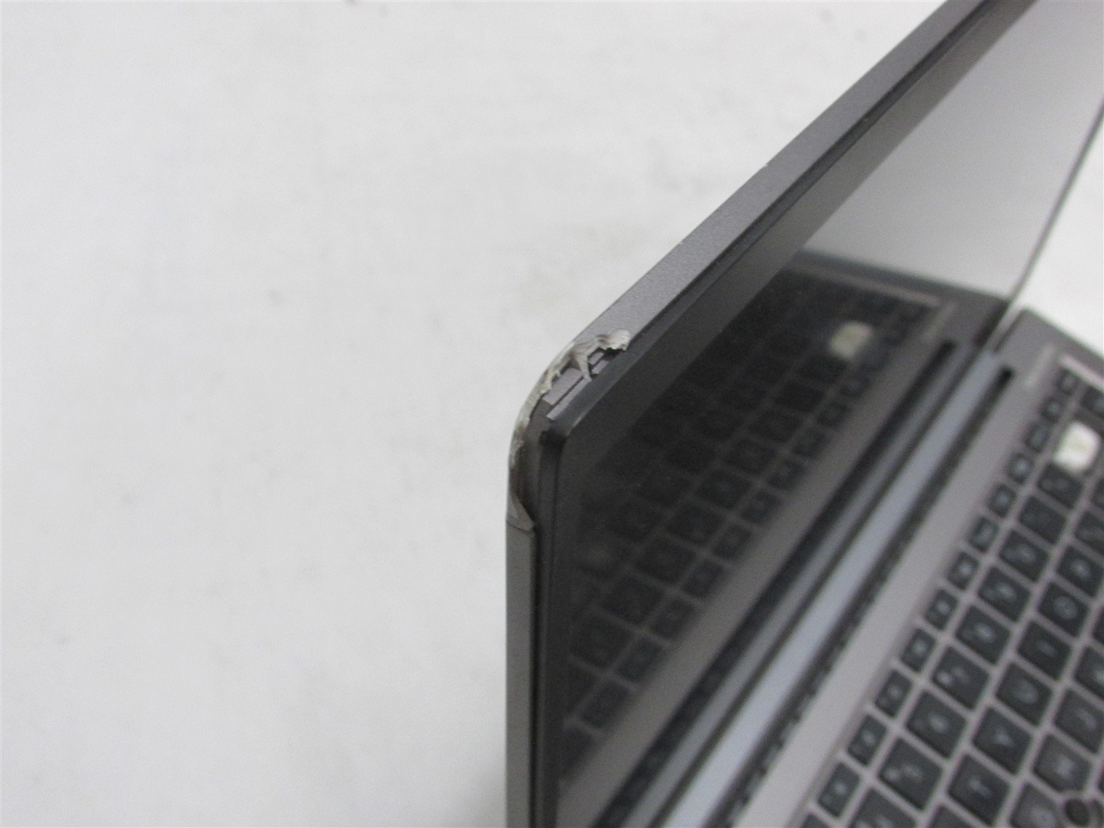 HP ZBook Firefly 14 G8 i7-1185G7 3.0GHz 16GB 512GB NVME 14″ W11 Pro MISS KEY/DMG