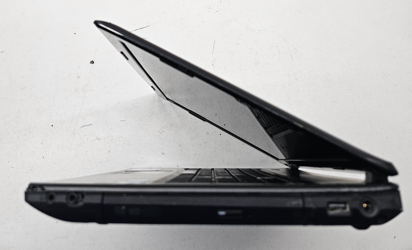 Lenovo G570 15.6″ Laptop Intel Core i5-2450M 4GB RAM NO HD/OS (FL)