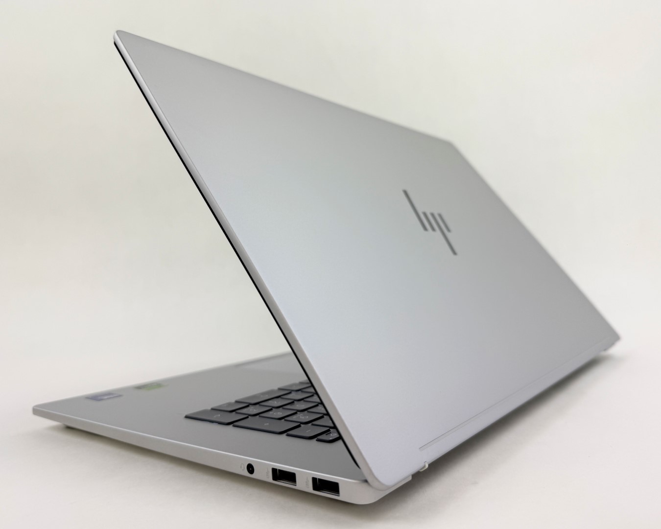 HP OmniBook 7 17-dc0073cl 17.3″ FHD Touch Ultra 7 258V 32GB 1TB RTX 4050 W11H