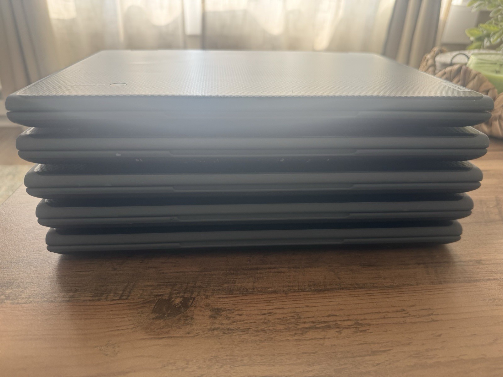Touch screen Lenovo 300e Chromebook 2nd Gen AST 82CE with charger.