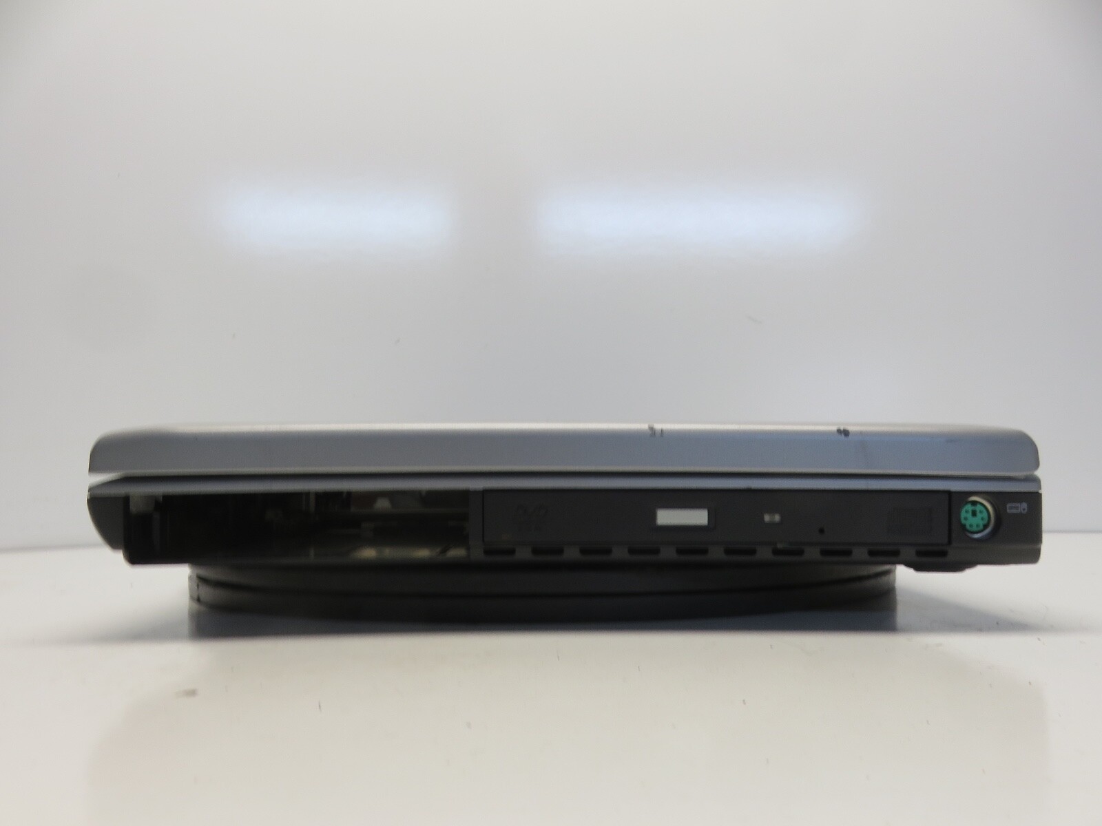 HP Pavilion ZE4400 AMD Athlon XP-M 1.7GHz 194 MB NO HDD No Batt