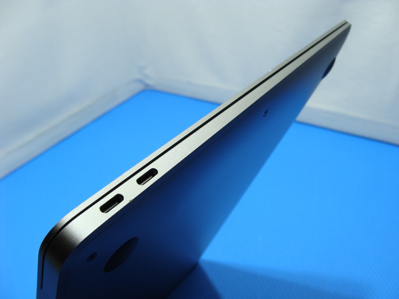 Apple MacBook Air A2337 MGN63LL/A 13.3″ M1 (2020) 8CPU/7GPU 8GB 128GB +Charger