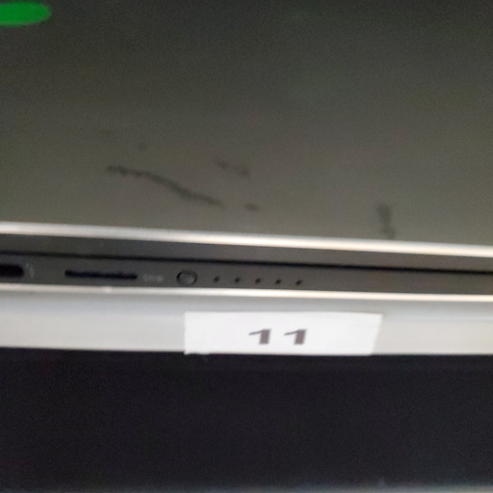 Dell XPS 15 9575 UHD 2 in 1 laptop Intel Core i7-8705G 3.1GHz 16GB RAM NO SSD