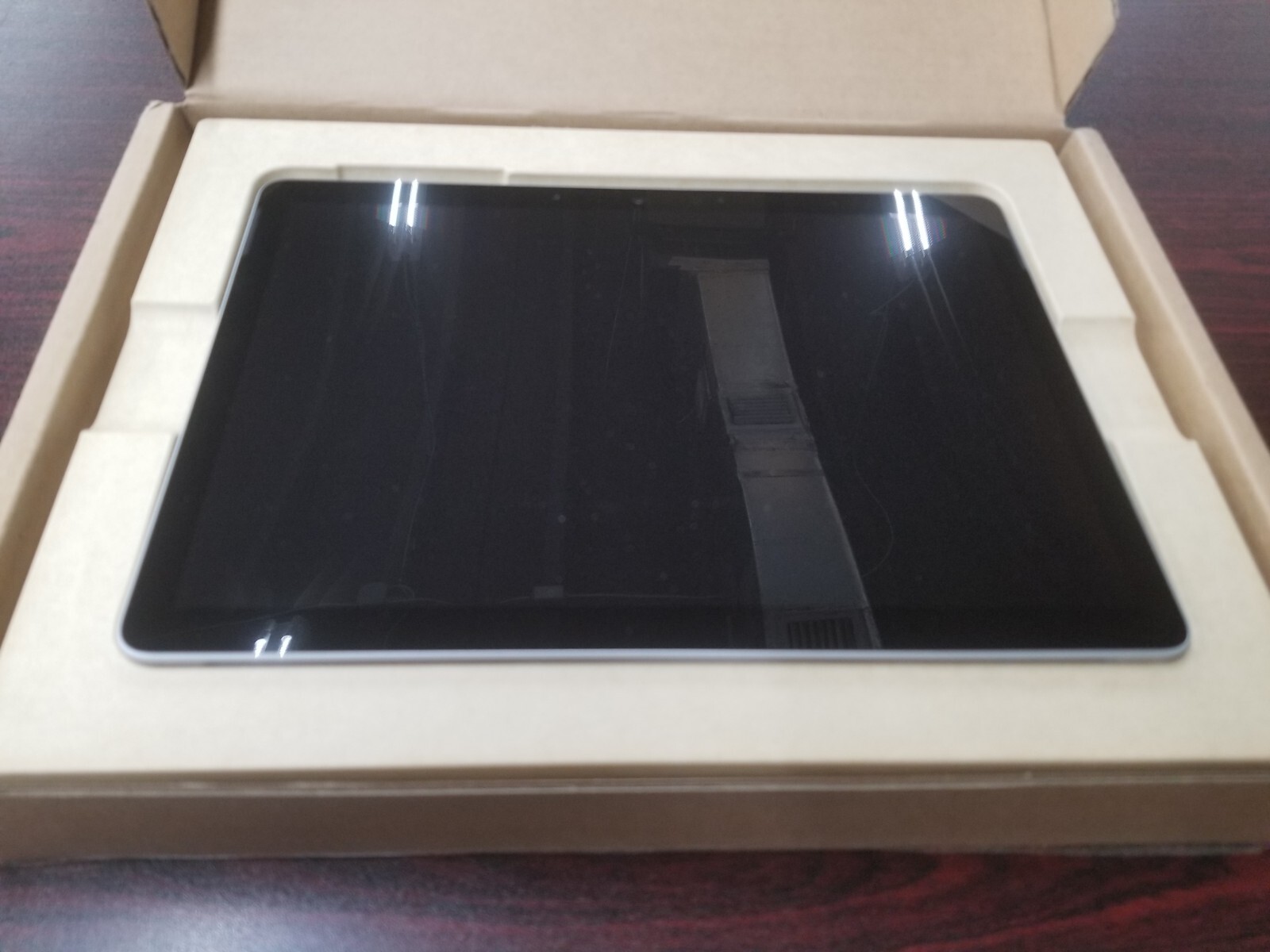 Microsoft Surface Go 2 10.5″ (64GB SSD, Intel Core m3, 1.10 GHz, 4GB)