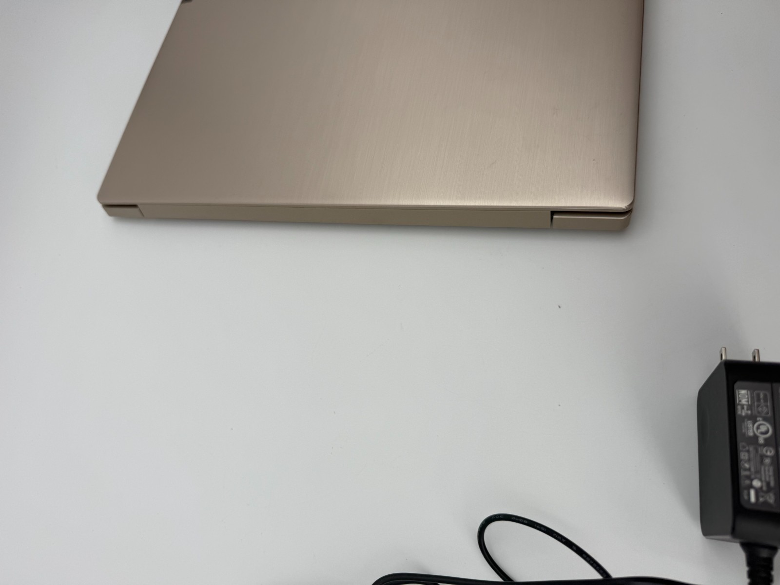 Lenovo Ideapad 3 15IML05 15.6″ Pentium Gold 6405U 2.4GHz 4GB RAM 1TB HDD