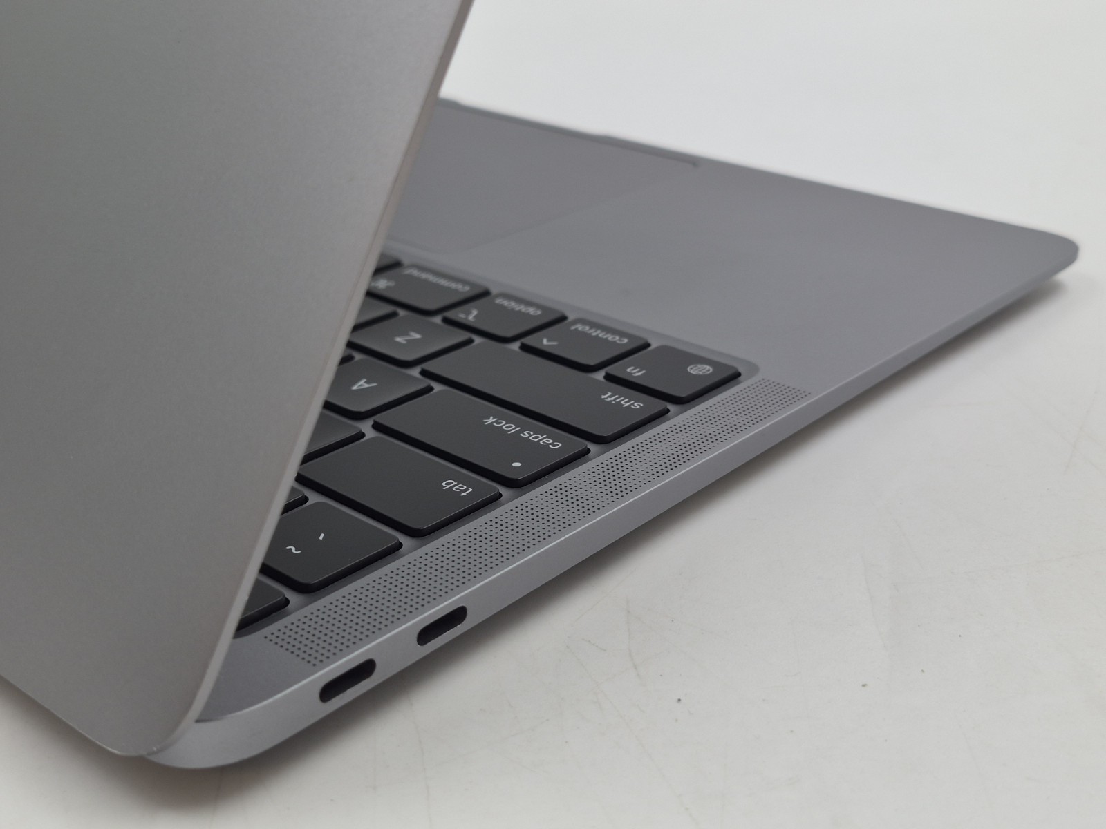 Apple MacBook Air 2020 M1 3.20GHz 8GB RAM 256GB NVMe SSD macOS Tahoe Laptop
