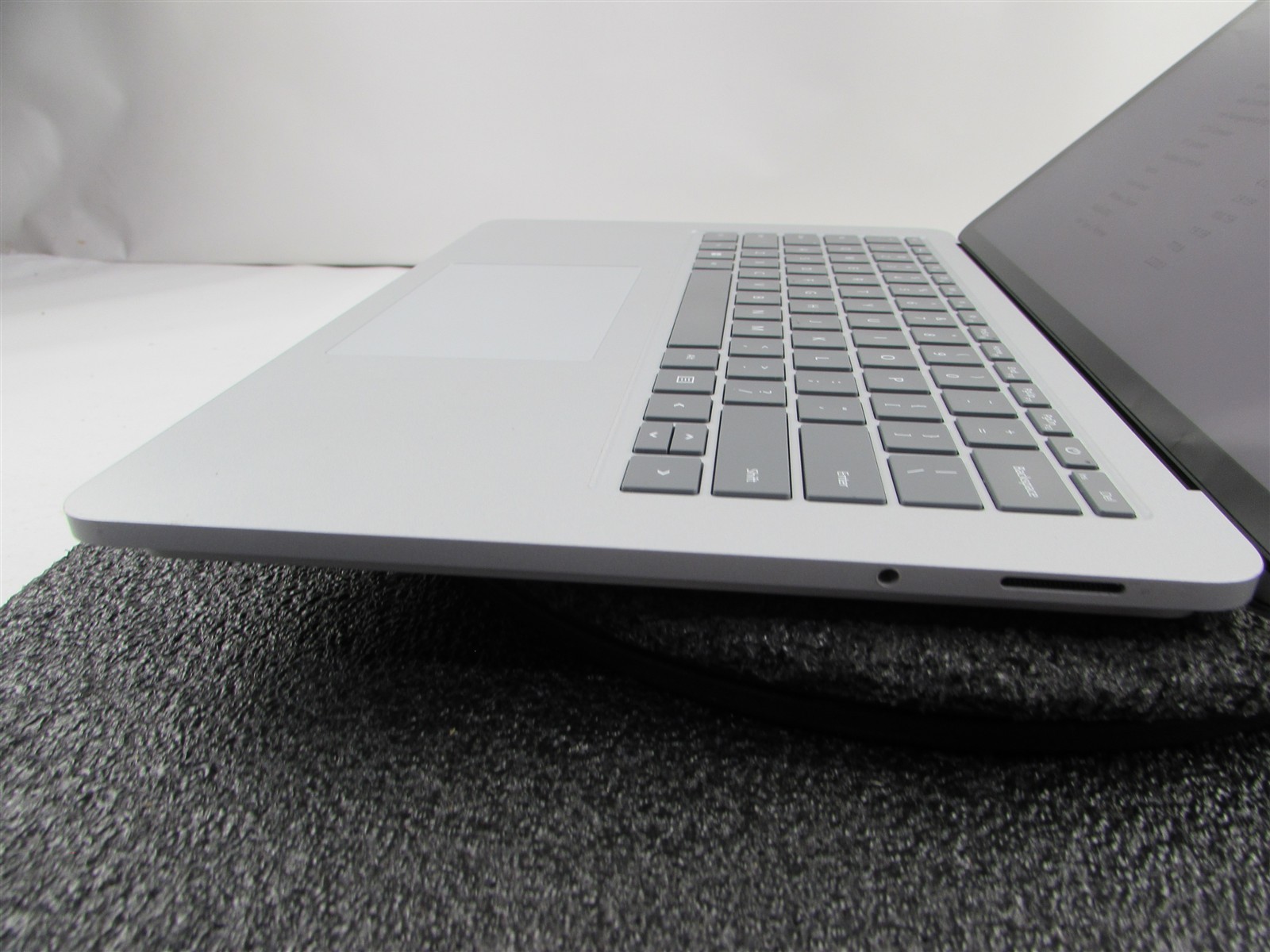 Microsoft Surface Laptop Studio 1964 i7-11370H 1TB SSD 32GB RTX A2000 *No A/C*
