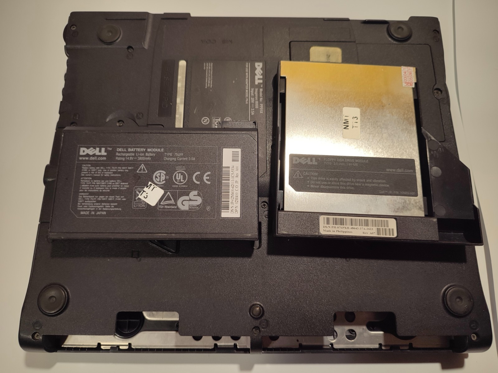 Vintage DELL INSPIRON 8000 PP01X /ATI Mobility 32MB /Windows XP /Laptop&Charger