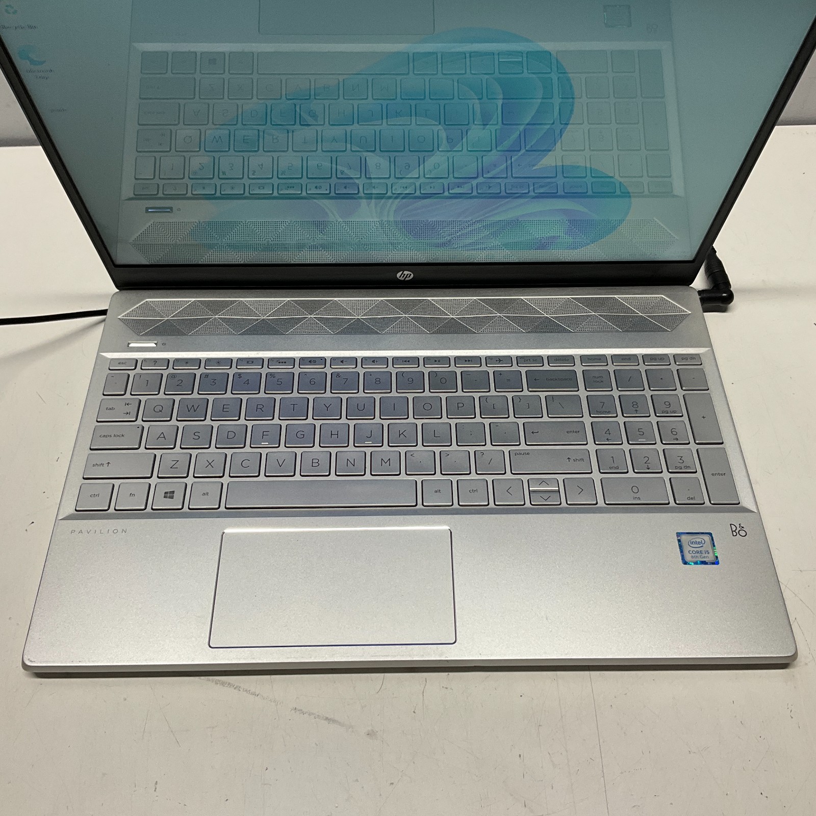 HP Pavilion 15-cs0022cl Laptop Intel Core i5-8250U @ 1.60 GHz 4GB 256GB SSD