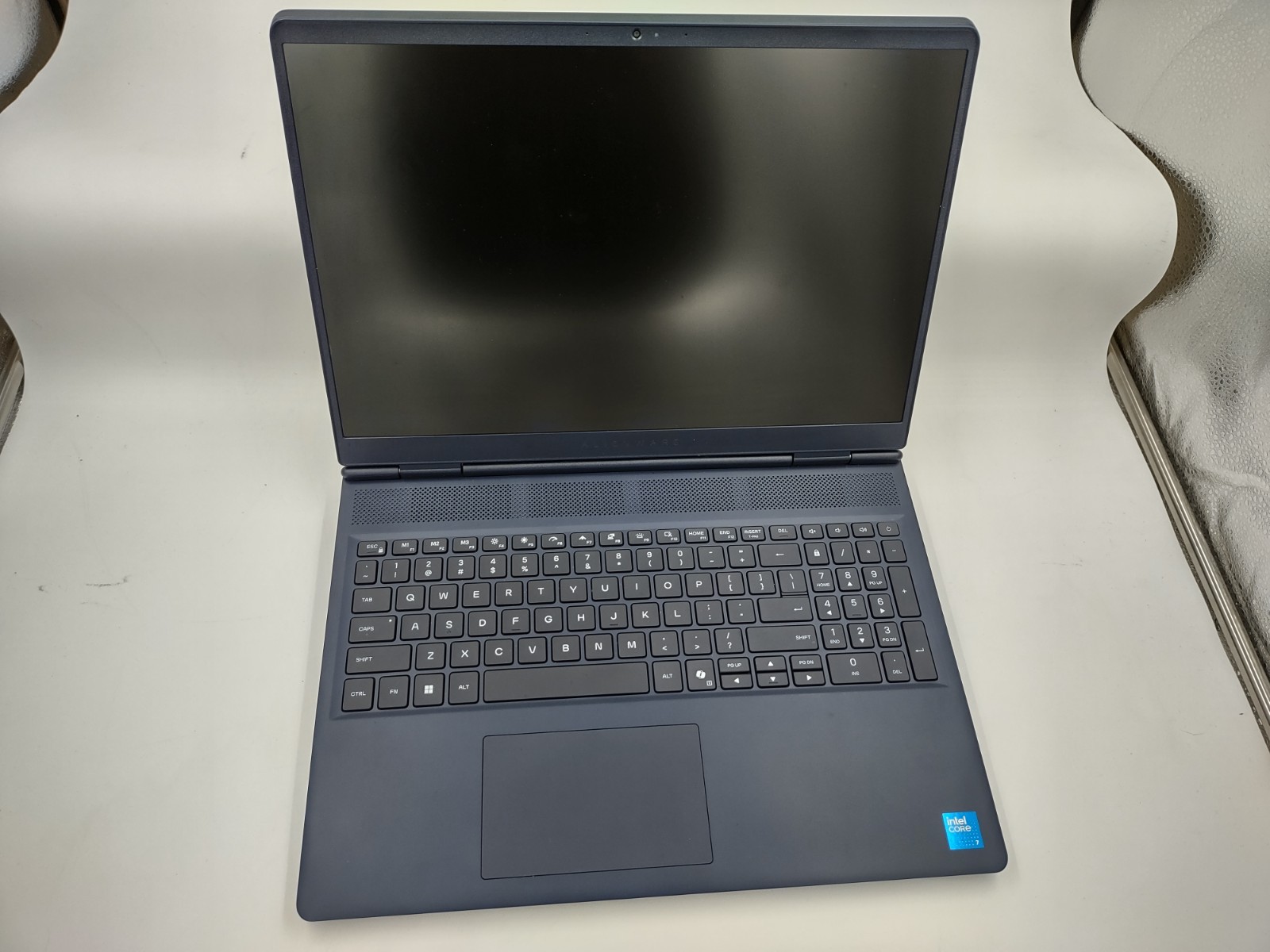 Alienware 16 Aurora – 16″ – Intel Core 7 – 16GB RAM – 1TB SSD – GeForce RTX 5050