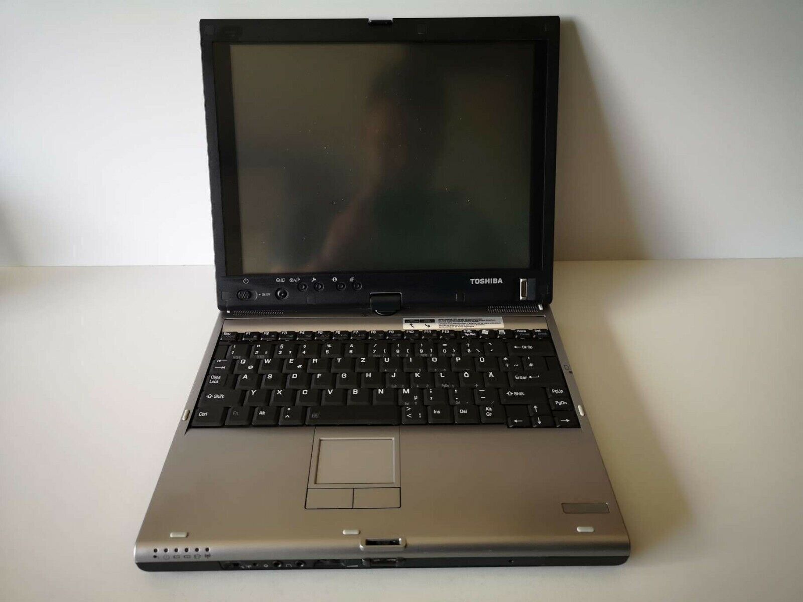 Toshiba Portege M400 Core Duo T2400 2GB/120GB HDD 1400×1050 KAM