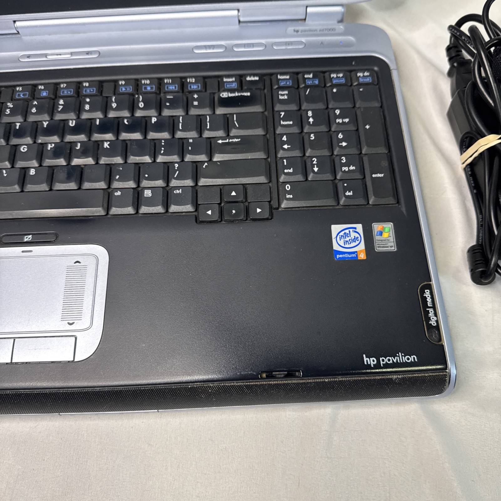 HP Pavilion Intel Pentium 4 w/ 512mb Ram & 160GB HD Windows XP Gaming Laptop