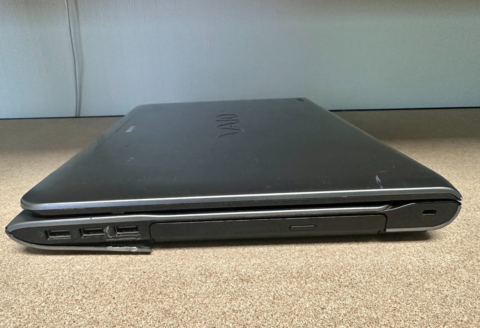 Sony VAIO SVE15135CXS 15.6″ i5- 3210M 6GB RAM 1TB HDD Windows 10 w/Charger