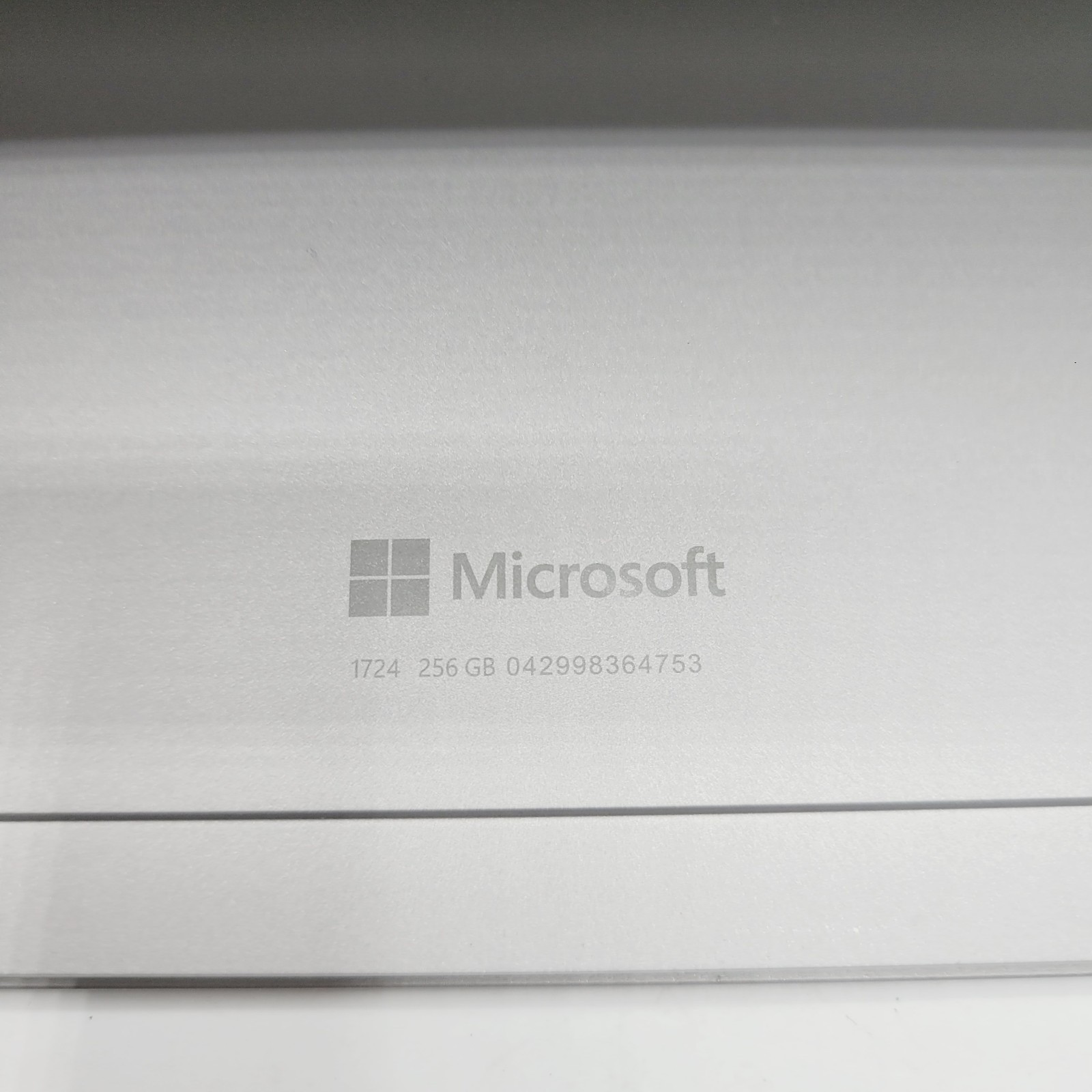 Microsoft Surface 1724 Core i5 6300U 2.9GHz 8GB RAM 128GB SSD 14″ **Boot to Bios
