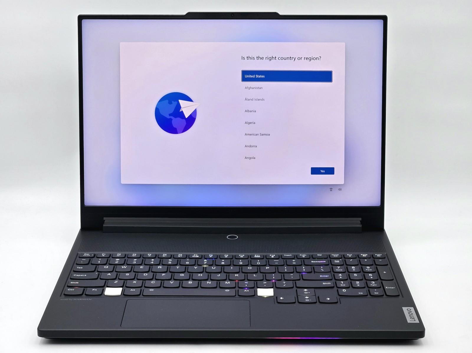 Lenovo Legion 9 16IRX9 16″ 3200 x 2000 I9-14900HX 2TB SSD 32GB W11 GeForce RTX