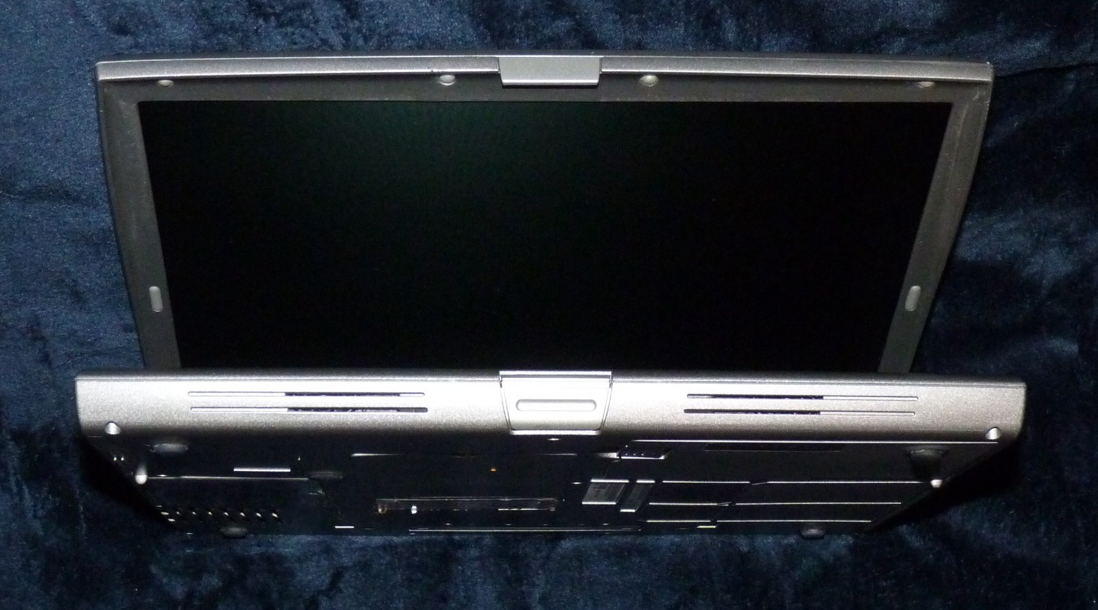 COMPLETE Dell Latitude D600 14″ 1.40GHz/64GB SSD/1GB/Serial/Parallel/ATI GPU/XP