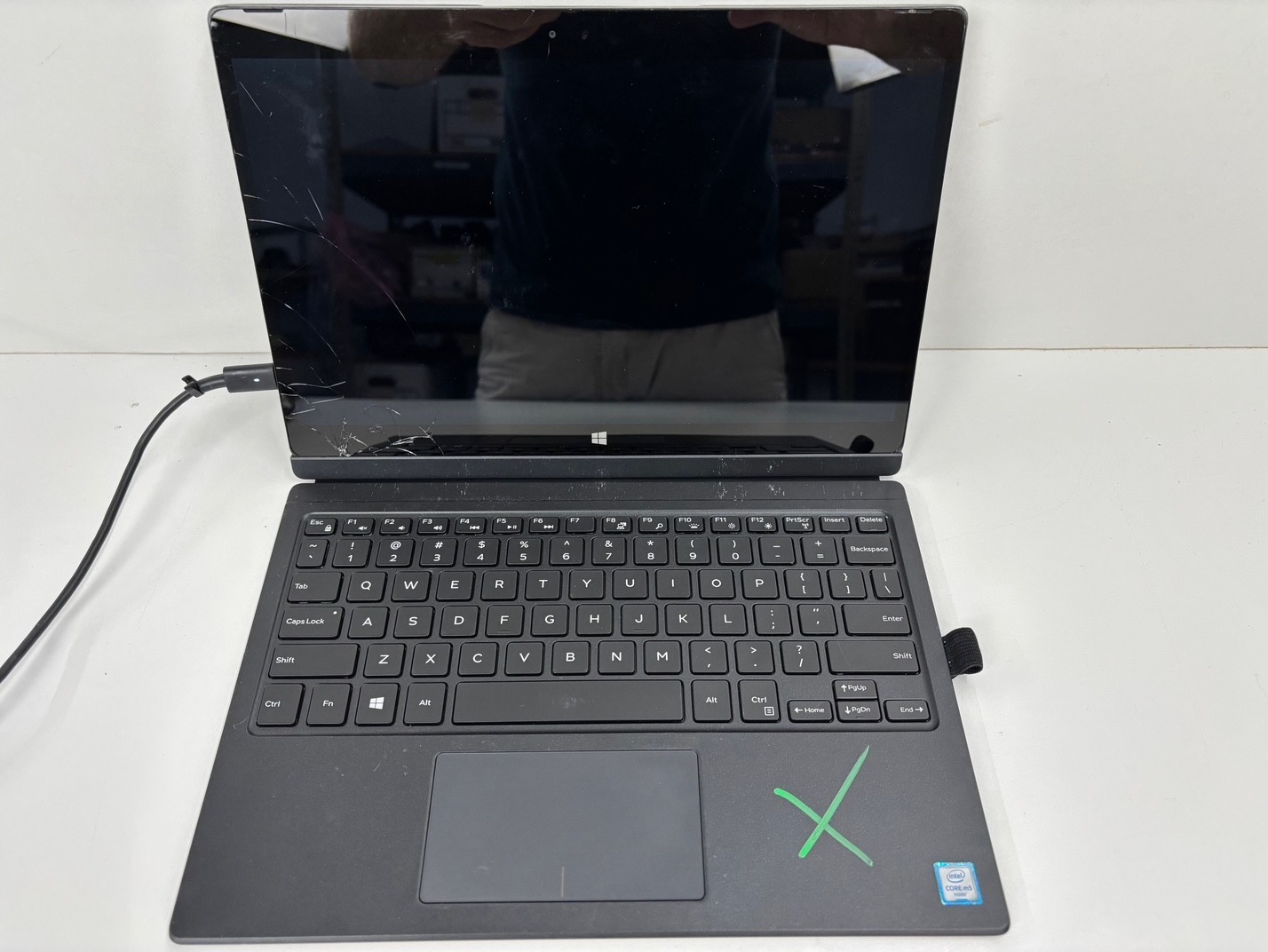Dell Latitude 7275 12″ Intel m5-6Y57 8GB 128SSD No Power Broken Glass for Parts