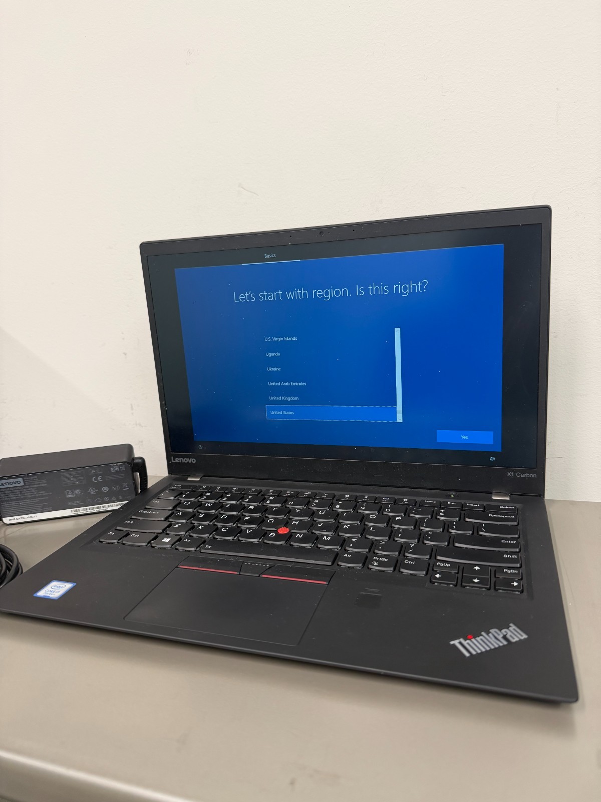 Lenovo 20HRCTO1WW ThinkPad X1 Carbon 5th Gen i7-7600U 16GB 512GB Windows 10 Pro