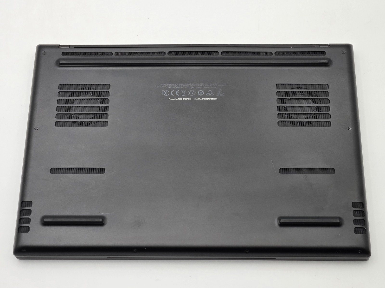 Razer Blade 16 – RZ09-0483 16″ 2560 x 1600 13TH I9-13950HX 1TB SSD 64GB W11