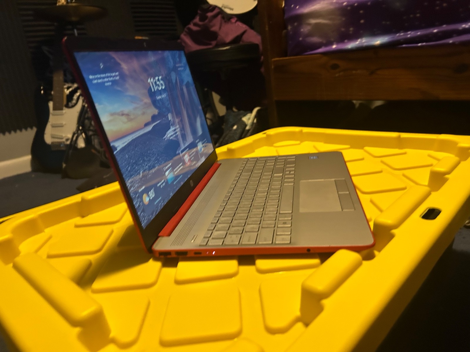 HP 15-FD0083WM 15.6″ (128GB SSD Intel Pentium N200 1.1GHz 4GB RAM) Laptop – Red