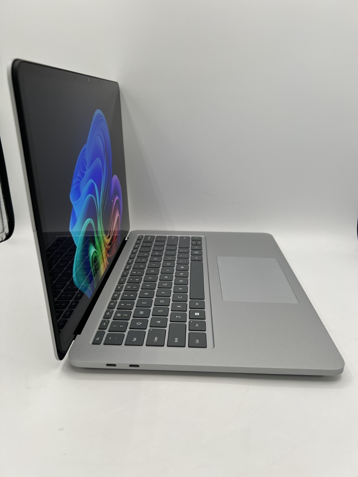 Microsoft Surface Laptop Studio 14.4″ Touch i5-11300H 16GB 512GB Windows 11 Pro