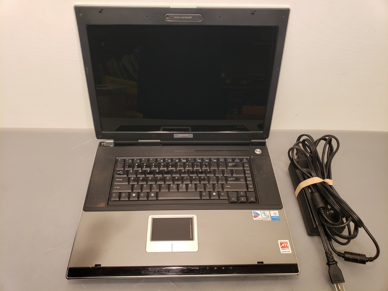 Vintage Asus Spartan Z83V Pentium M 17″ Laptop 2GB 80GB WinXP ATI Radeon