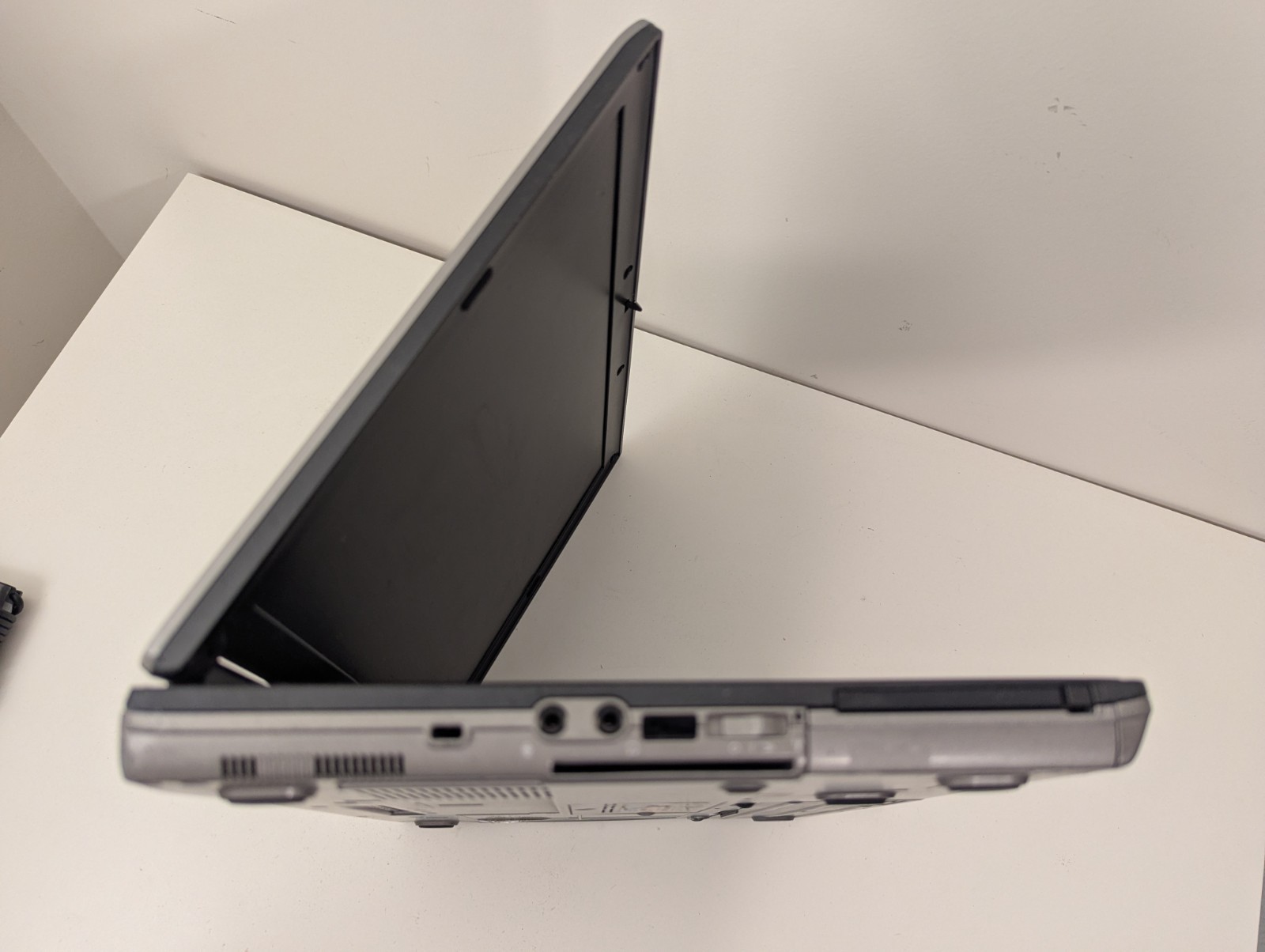 Dell Latitude D620 4GB RAM 120GB SSD Laptop w/ Win 10, 802.11ac WiFi, BAD SCREEN