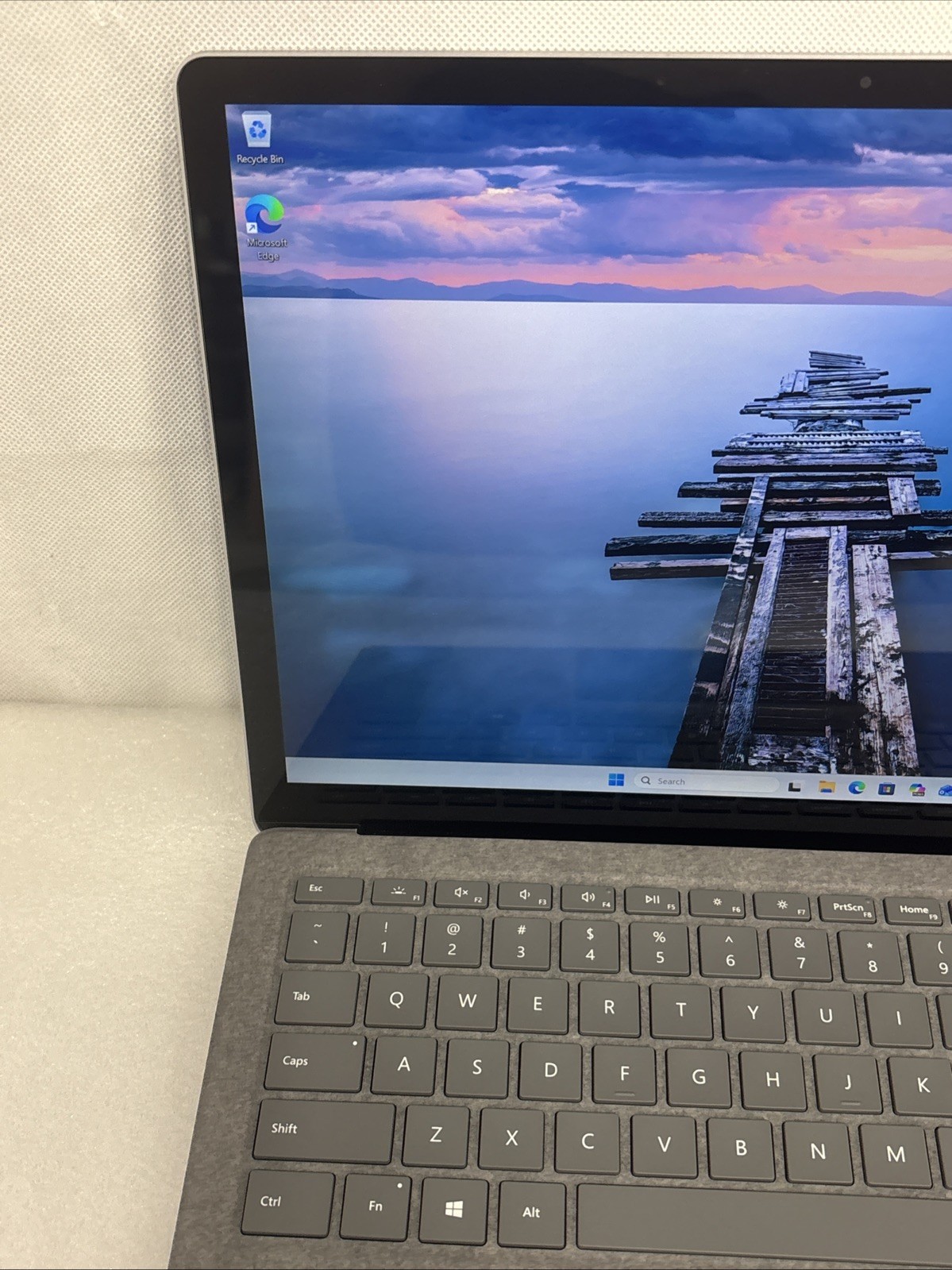 Microsoft Surface Laptop 4 13.5″ (256GB SSD, AMD Ryzen 5, 16GB) Platinum *Read*