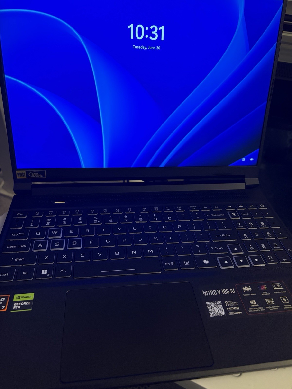 RTX 5060 Acer Nitro V 16S AI 180Hz FHD+ 3.8 GHz Ryzen 7 260 32GB 1TB SSD