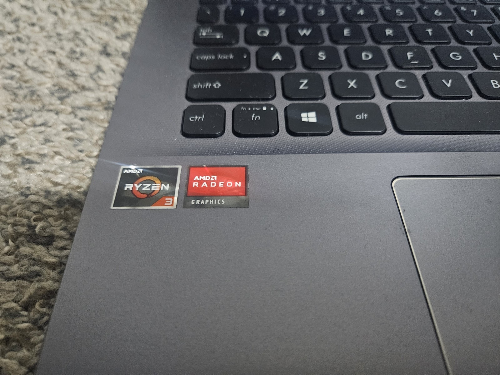 ASUS VIVOBOOK F412D