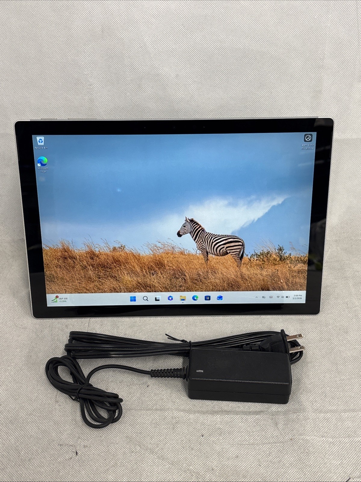 Microsoft Surface Pro 7 (1866) 12.3″ (256GB, Intel i5 10th, 16GB) – *LCD Spot*