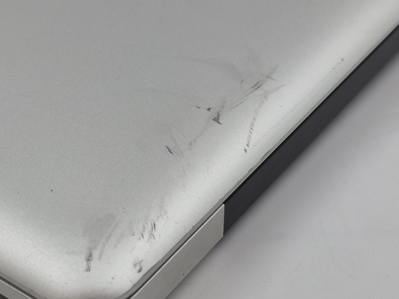 Apple MacBook Pro 13″ Mid 2012 i5-3210M 2.50GHz 4GB RAM 120GB SSD Track Pad Bad