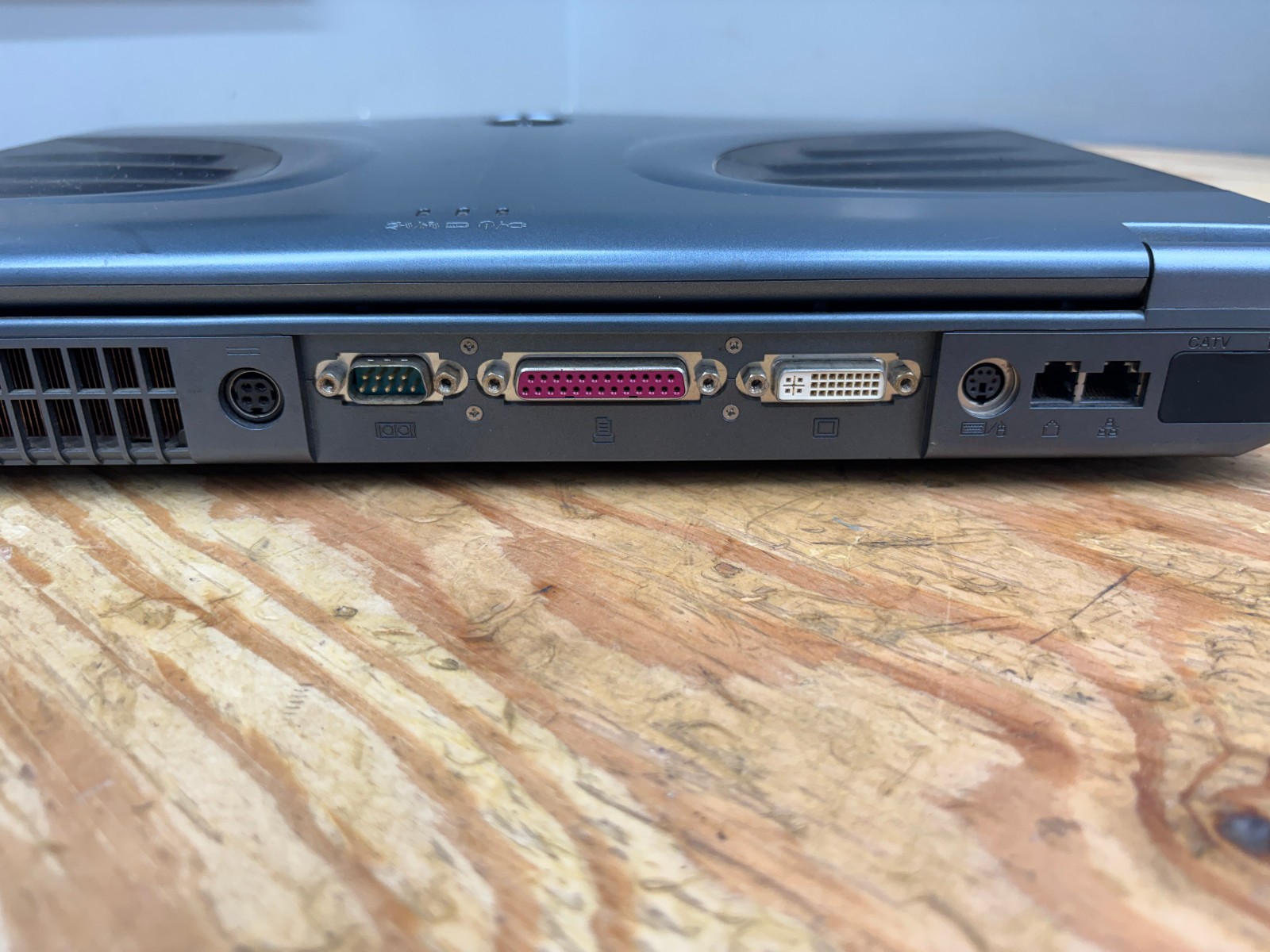 Alienware Area-51 m7700 Clevo D900T 17″ P4 3.4GHz Powers On No Display AS-IS