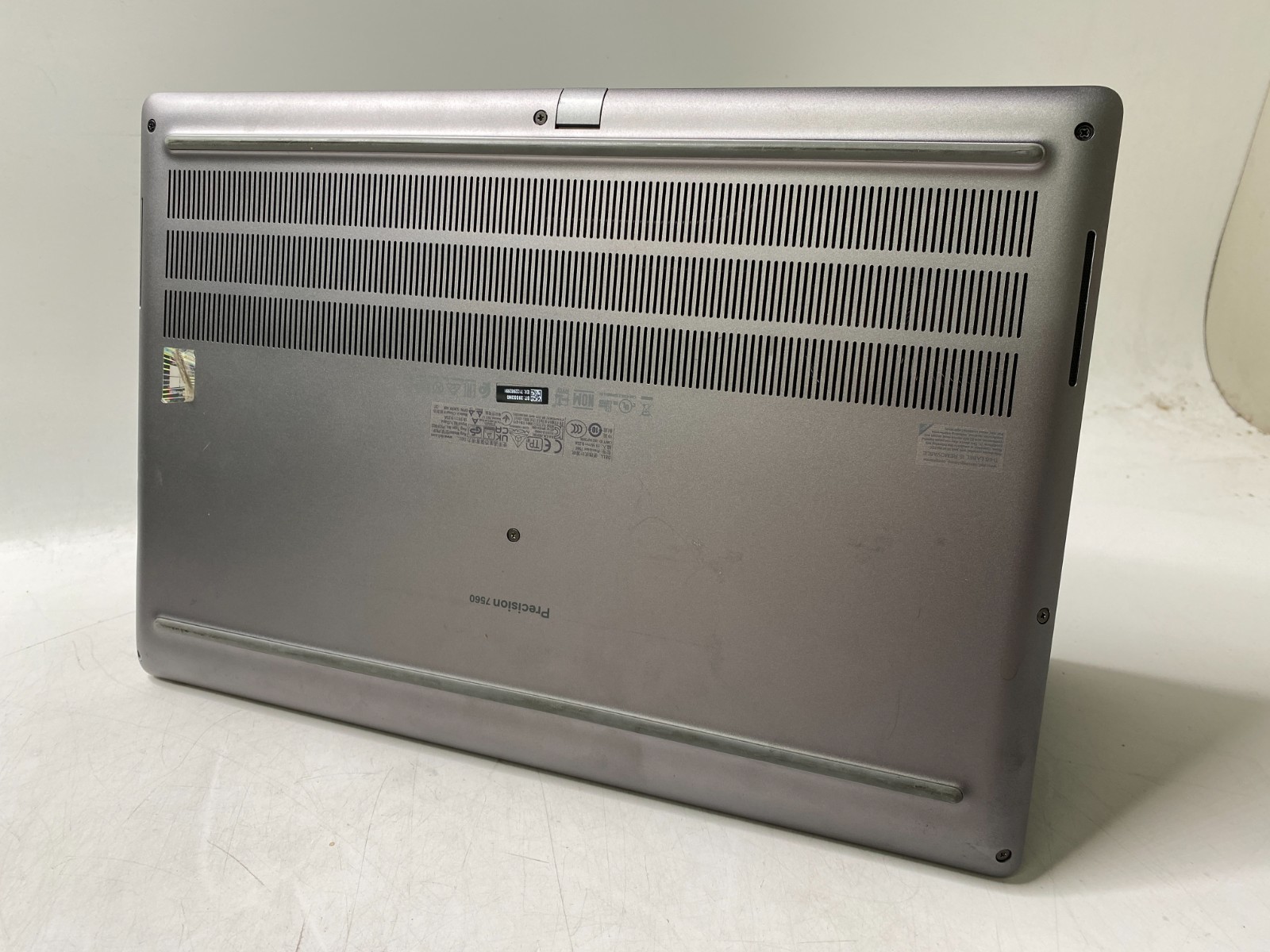 Dell Precision 7560 i7 32GB DDR4 2x 500GB SSD NVIDIA T1200 W11P – Missing Keys
