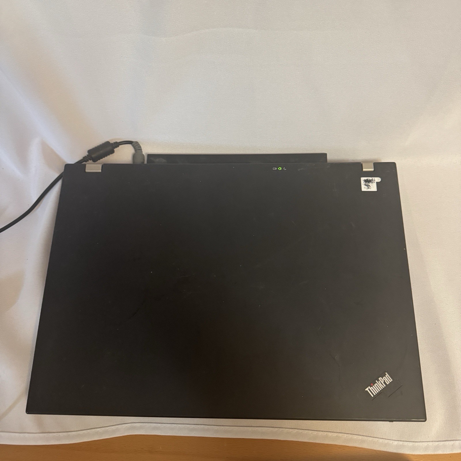 Lenovo Thinkpad T61 Laptop Computer With Charger- Boots To Bios No Hard Drive ￼￼