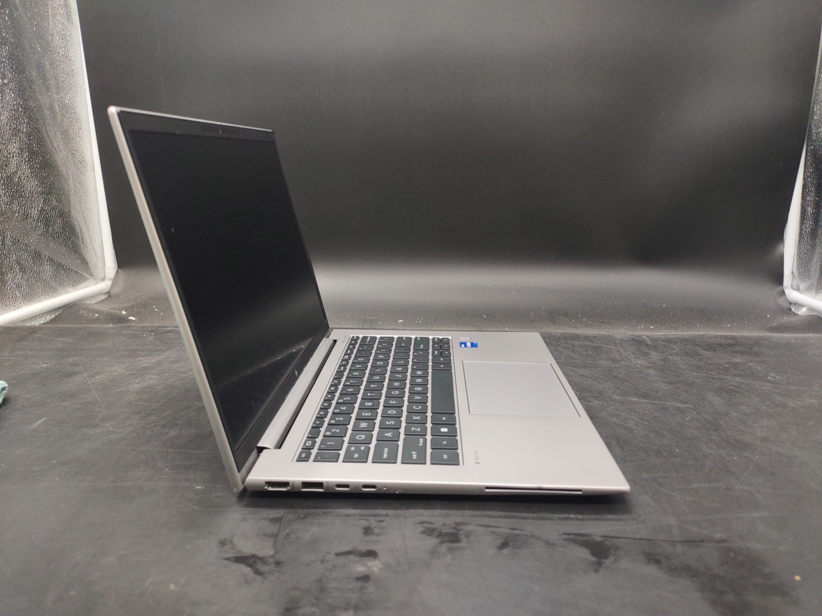 HP Zbook Firefly 14″ G10 i7 1355U 16GB RAM 512GB NVME NO OS