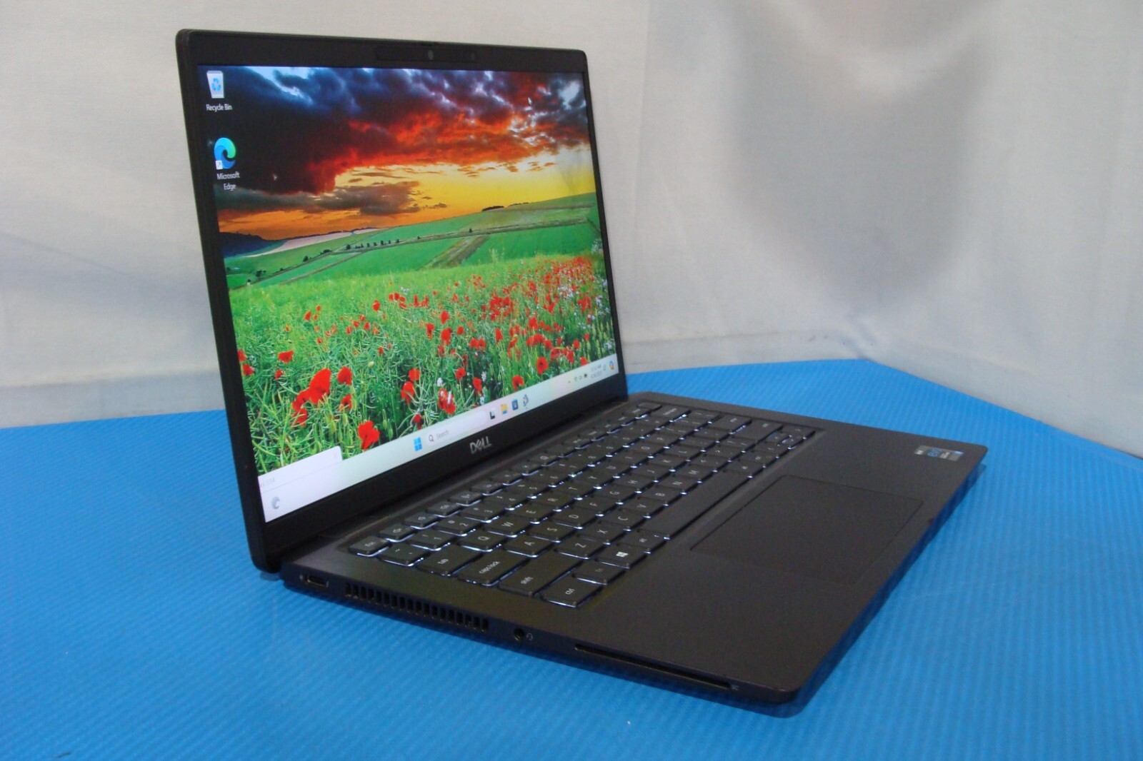 Dell Latitude 7420 14″FHD i7-1185G7 3Gh 16GB 256GB SSD Windows 11 Pro +Charger